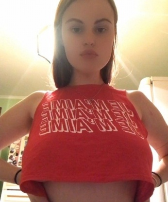 Амира, 1998 лет